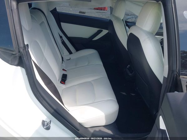 2021 TESLA MODEL 3 — I8