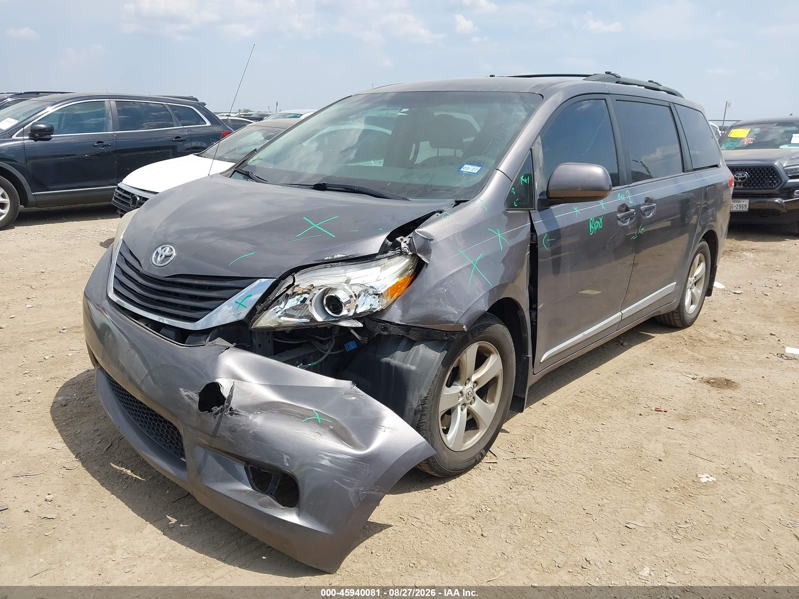 2013 TOYOTA SIENNA LE V6 8 PASSENGER — I2