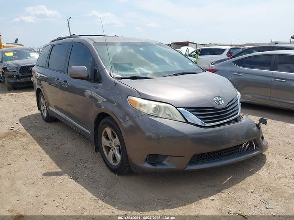 2013 TOYOTA SIENNA LE V6 8 PASSENGER — I1