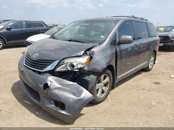 2013 TOYOTA SIENNA — I2