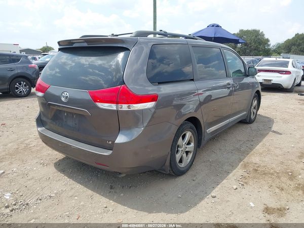 2013 TOYOTA SIENNA LE V6 8 PASSENGER — I4