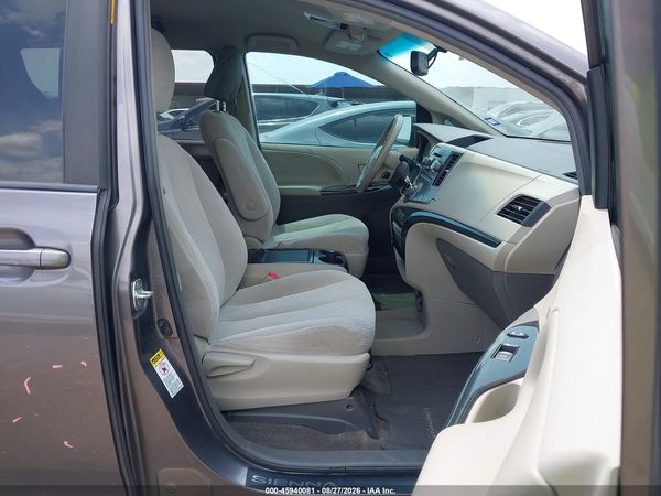 2013 TOYOTA SIENNA LE V6 8 PASSENGER — I5