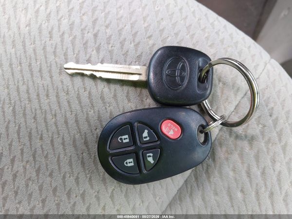 2013 TOYOTA SIENNA LE V6 8 PASSENGER — I11