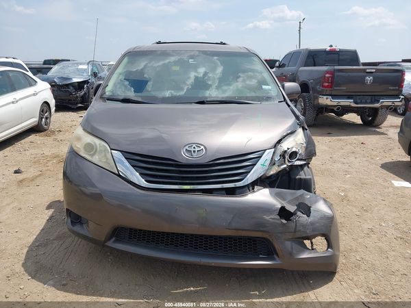 2013 TOYOTA SIENNA LE V6 8 PASSENGER — I115