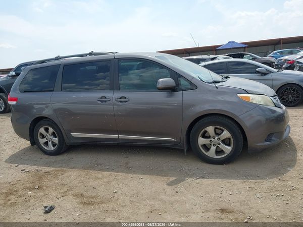 2013 TOYOTA SIENNA LE V6 8 PASSENGER — I116