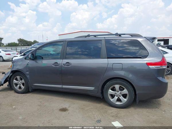 2013 TOYOTA SIENNA LE V6 8 PASSENGER — I117