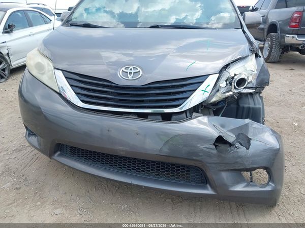 2013 TOYOTA SIENNA LE V6 8 PASSENGER — I152