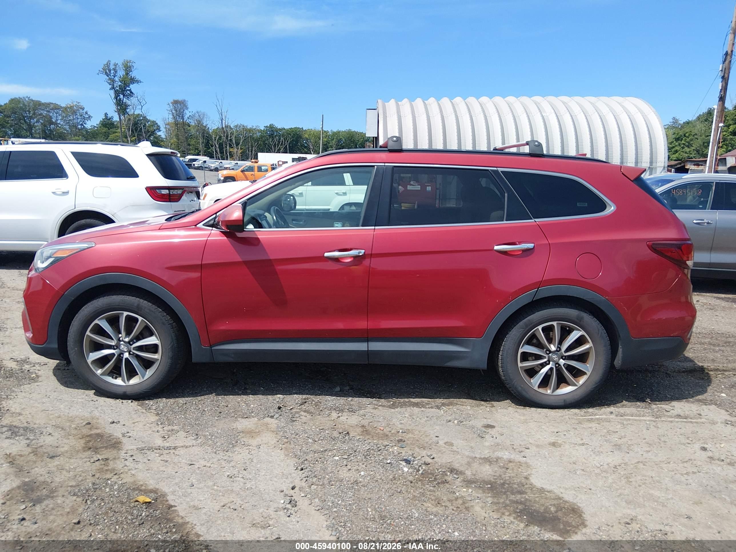 2017 HYUNDAI SANTA FE SE