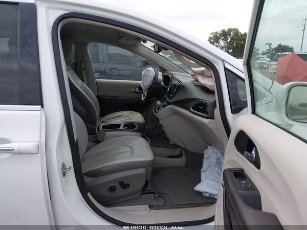 2018 CHRYSLER PACIFICA TOURING L PLUS — I5