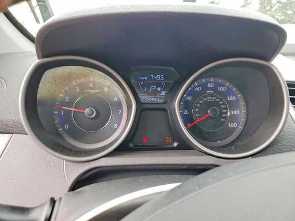 2014 HYUNDAI ELANTRA GLS (Middle)