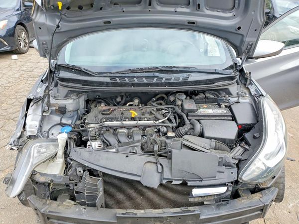 2014 HYUNDAI ELANTRA GLS (Middle)