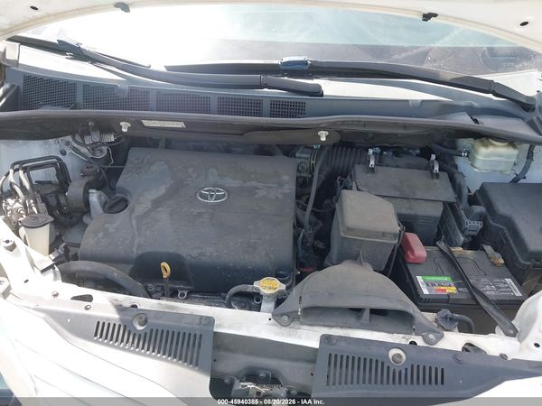 2016 TOYOTA SIENNA LE 8 PASSENGER