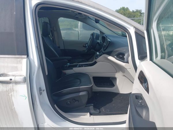2024 CHRYSLER PACIFICA LIMITED — I5