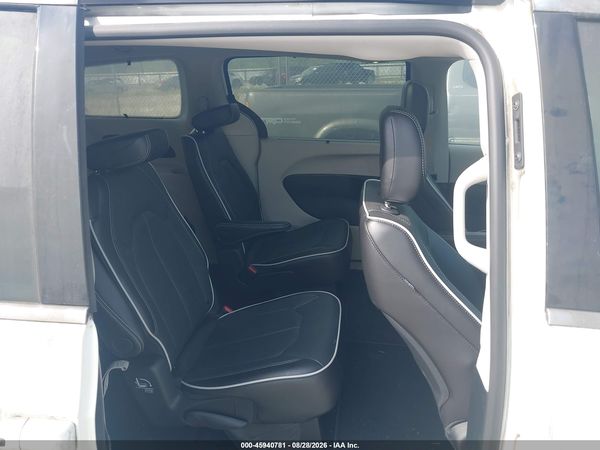 2024 CHRYSLER PACIFICA LIMITED — I8