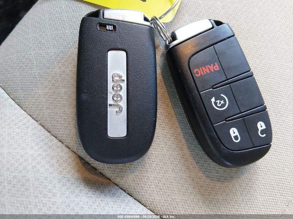 2019 JEEP GRAND CHEROKEE LAREDO E 4X4 — I11
