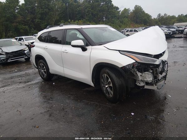2024 TOYOTA HIGHLANDER XLE — I1
