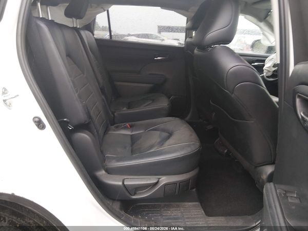 2024 TOYOTA HIGHLANDER XLE — I8