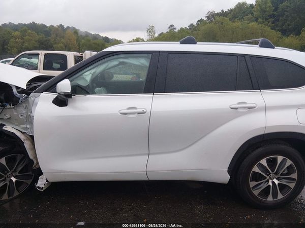 2024 TOYOTA HIGHLANDER XLE — I117