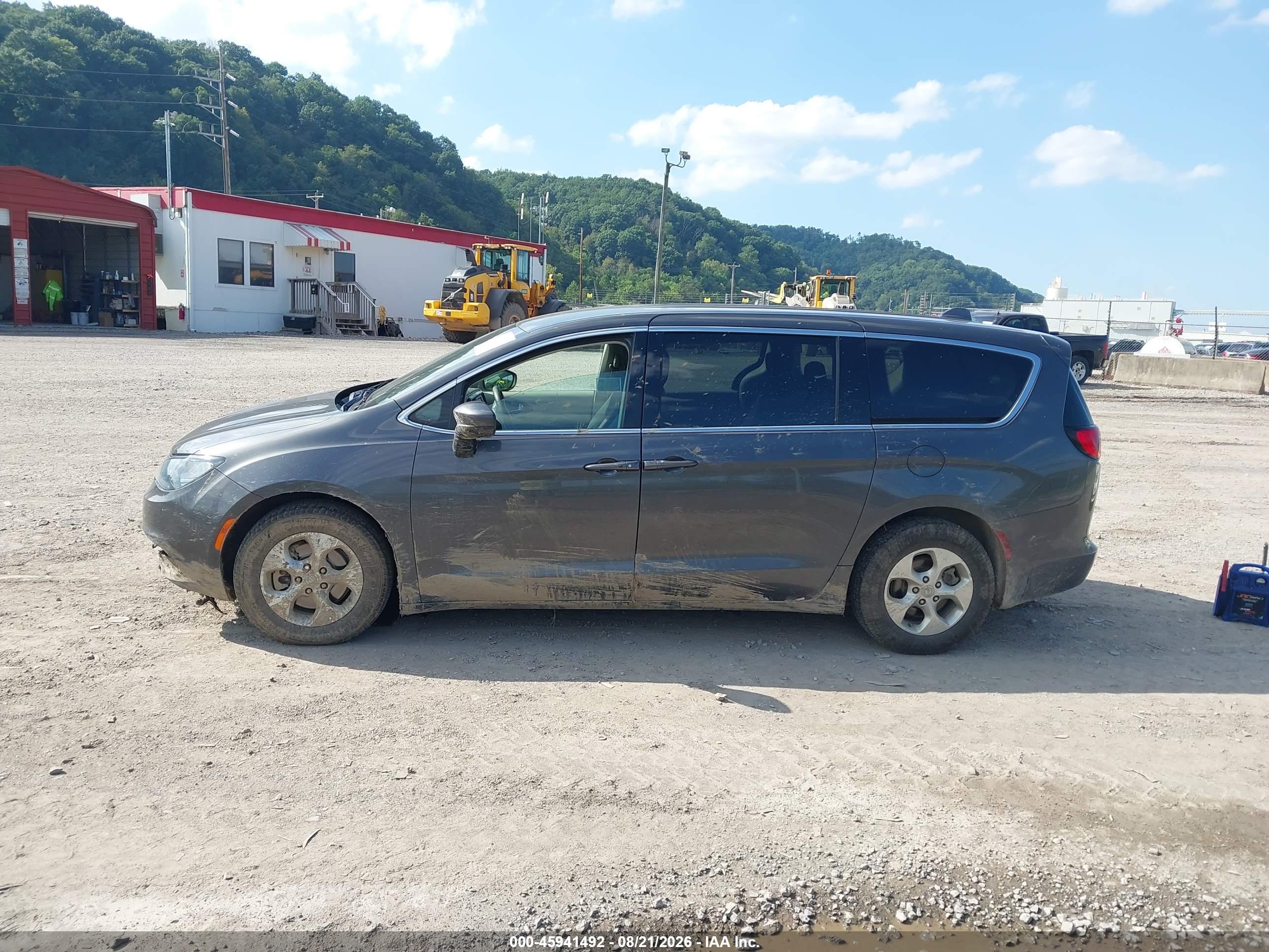 2017 CHRYSLER PACIFICA LX