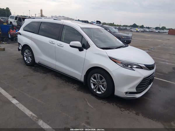 2022 TOYOTA SIENNA PLATINUM — I1