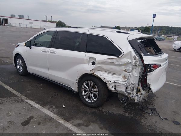 2022 TOYOTA SIENNA PLATINUM — I3
