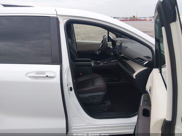 2022 TOYOTA SIENNA PLATINUM — I5
