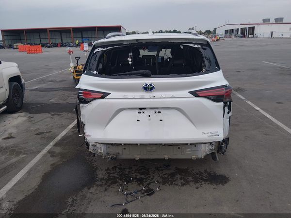 2022 TOYOTA SIENNA PLATINUM — I6