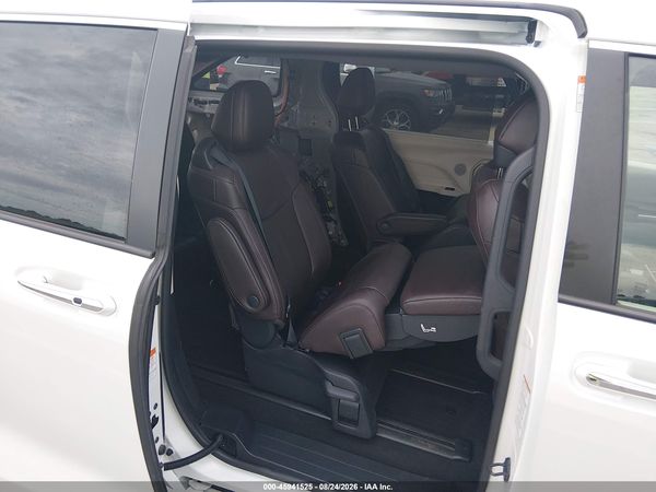 2022 TOYOTA SIENNA PLATINUM — I8