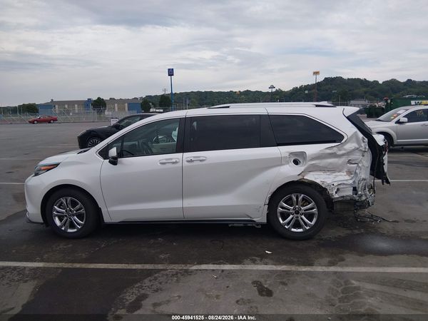 2022 TOYOTA SIENNA PLATINUM — I117