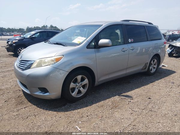 2012 TOYOTA SIENNA — I2