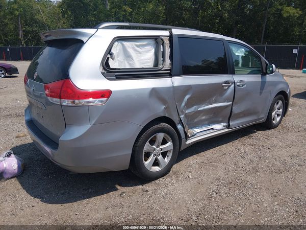2012 TOYOTA SIENNA LE V6 8 PASSENGER — I4