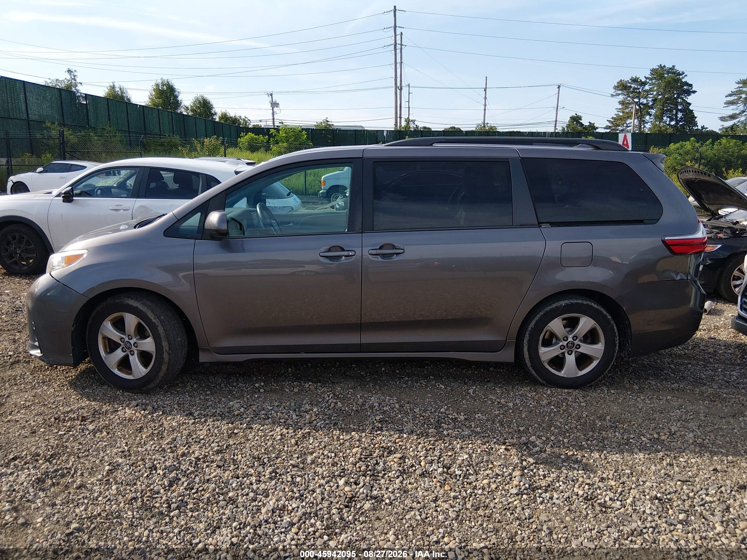 2018 TOYOTA SIENNA LE 8 PASSENGER