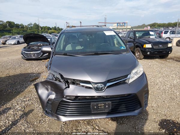 2018 TOYOTA SIENNA LE 8 PASSENGER