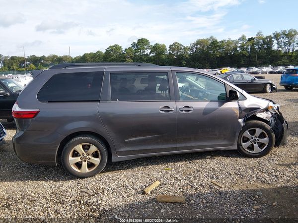 2018 TOYOTA SIENNA LE 8 PASSENGER