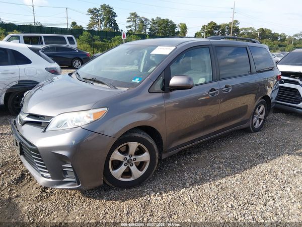2018 TOYOTA SIENNA LE 8 PASSENGER