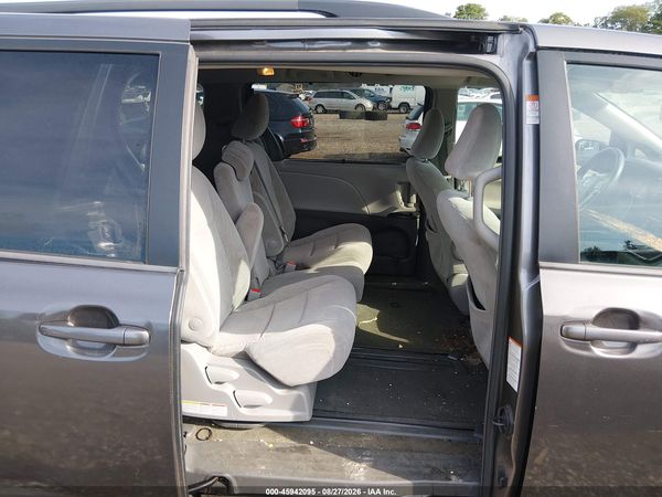 2018 TOYOTA SIENNA LE 8 PASSENGER