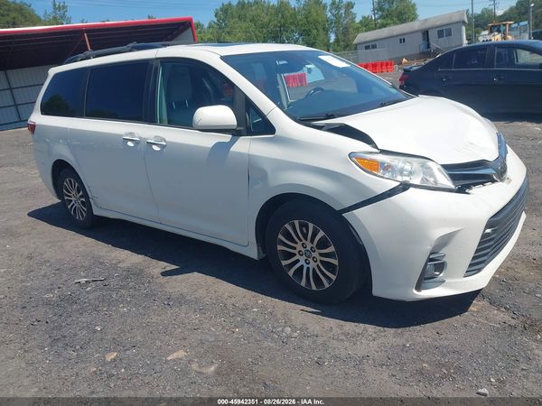 2019 TOYOTA SIENNA XLE 8 PASSENGER — I1
