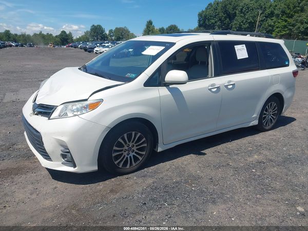 2019 TOYOTA SIENNA XLE 8 PASSENGER — I2