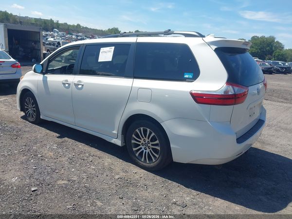 2019 TOYOTA SIENNA XLE 8 PASSENGER — I3