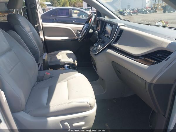 2019 TOYOTA SIENNA XLE 8 PASSENGER — I5