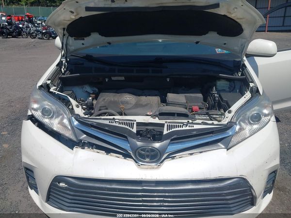2019 TOYOTA SIENNA XLE 8 PASSENGER — I10
