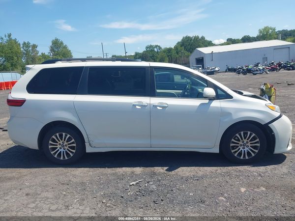 2019 TOYOTA SIENNA XLE 8 PASSENGER — I116