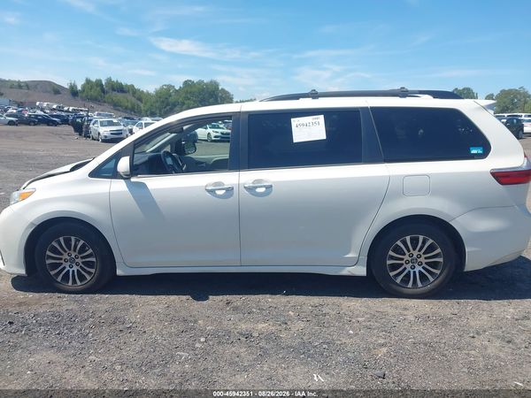 2019 TOYOTA SIENNA XLE 8 PASSENGER — I117