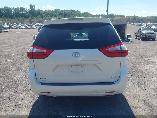 2019 TOYOTA SIENNA XLE 8 PASSENGER — I119
