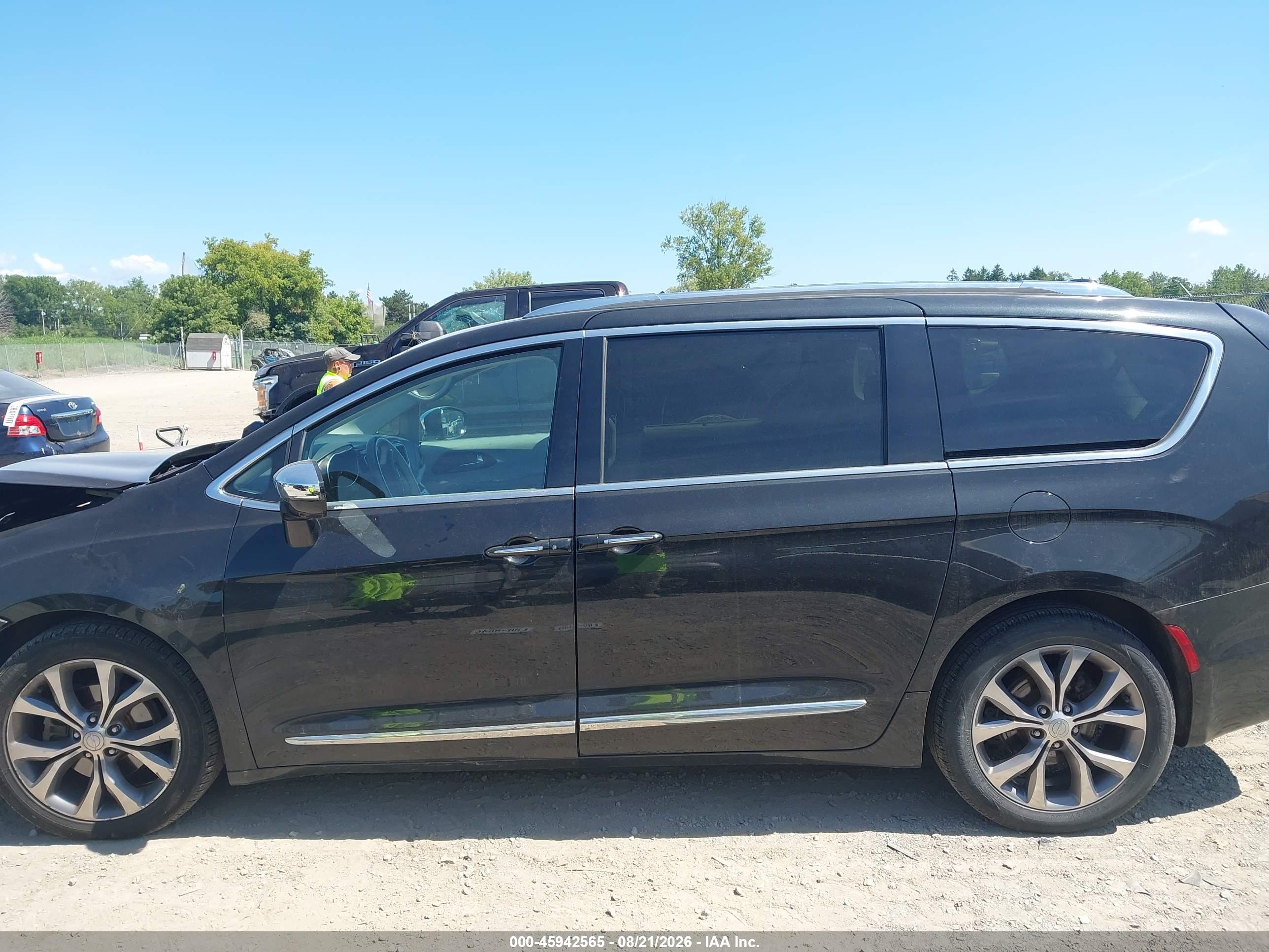 2017 CHRYSLER PACIFICA LIMITED