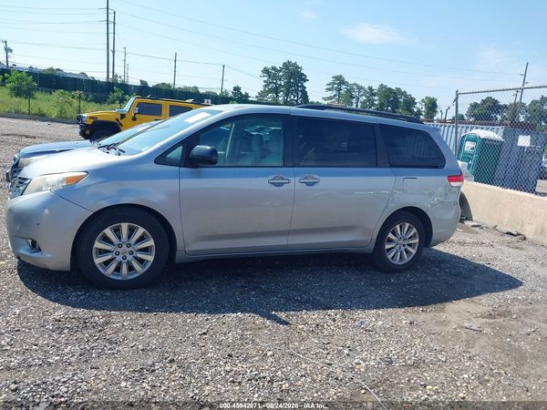 2014 TOYOTA SIENNA LE 7 PASSENGER