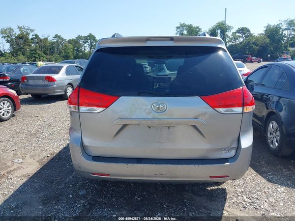2014 TOYOTA SIENNA LE 7 PASSENGER