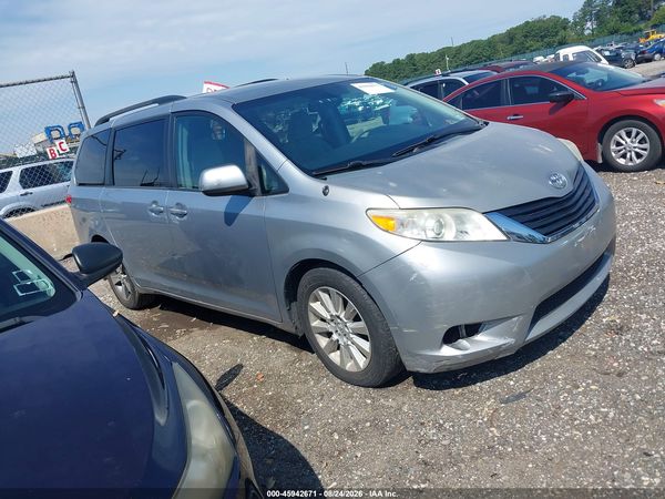 2014 TOYOTA SIENNA LE 7 PASSENGER