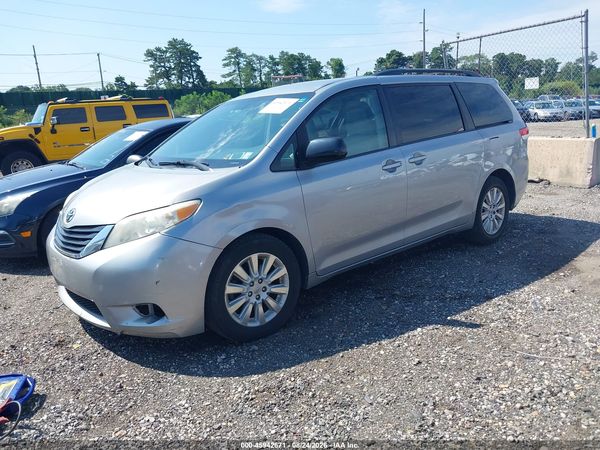 2014 TOYOTA SIENNA LE 7 PASSENGER