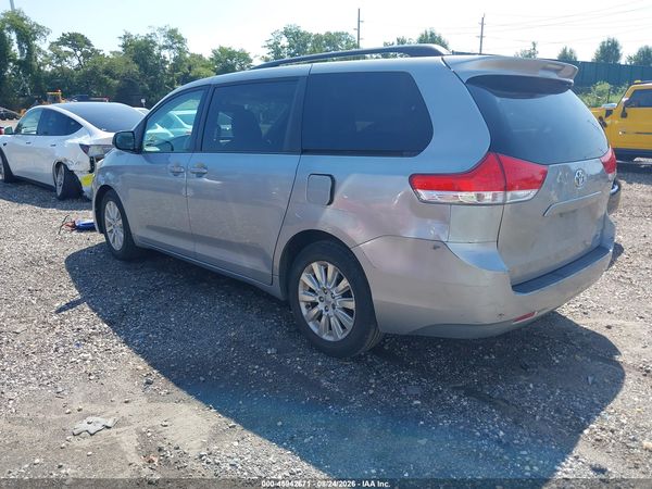 2014 TOYOTA SIENNA LE 7 PASSENGER